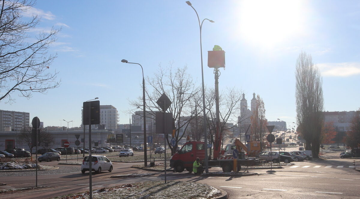 Łomża Oszczędza na Energii Elektrycznej – Nowoczesne Oświetlenie Ledowe na Ulicach